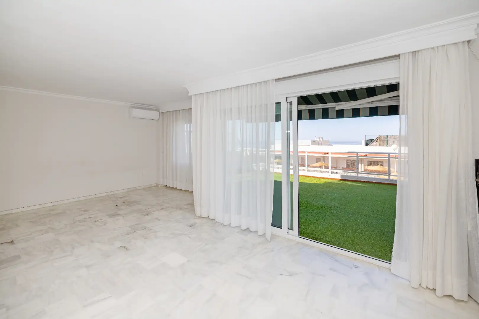 Terrassa de Dúplex en venda en Rincón de la Victoria amb Aire condicionat, Calefacció i Jardí privat