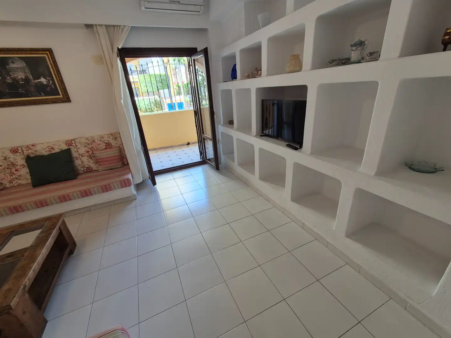 Ground floor for rent in Torrevieja  with Air Conditioner, Terrace and Furnished