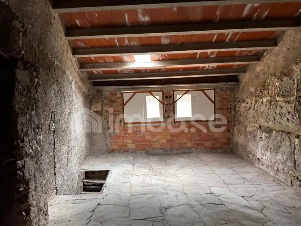 Casa adosada en venda en La Pobla de Lillet amb Calefacció, Moblat i Balcó