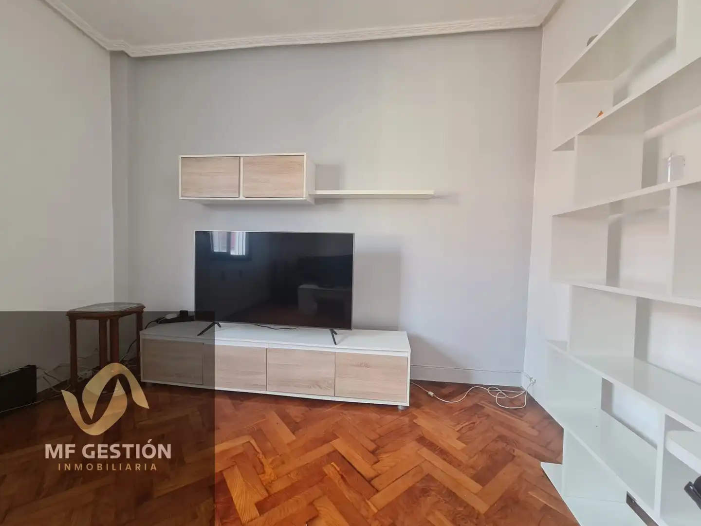 Sala de estar de Piso en venta en Vigo  con Parquet, Amueblado y Horno