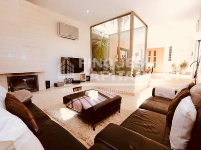 Living room of House or chalet for sale in Els Pallaresos  with Air Conditioner, Private garden and Parquet flooring