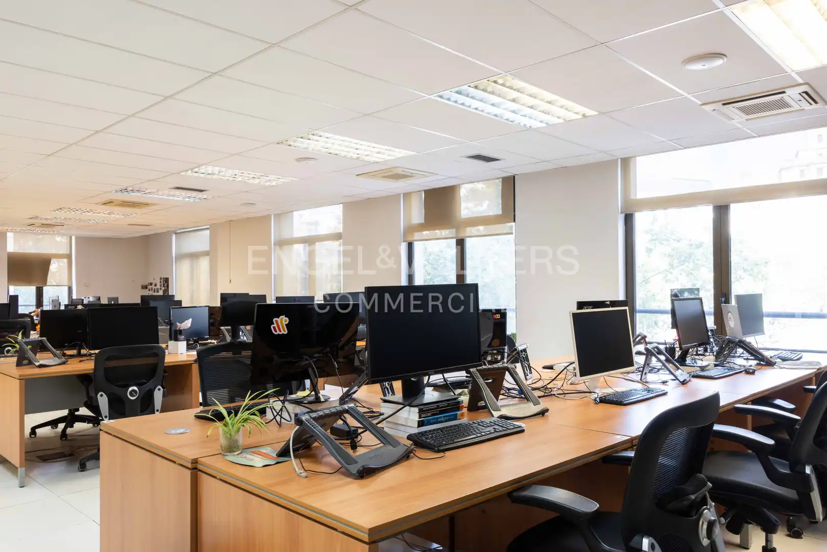 Office for rent in Barcelona  with Air Conditioner