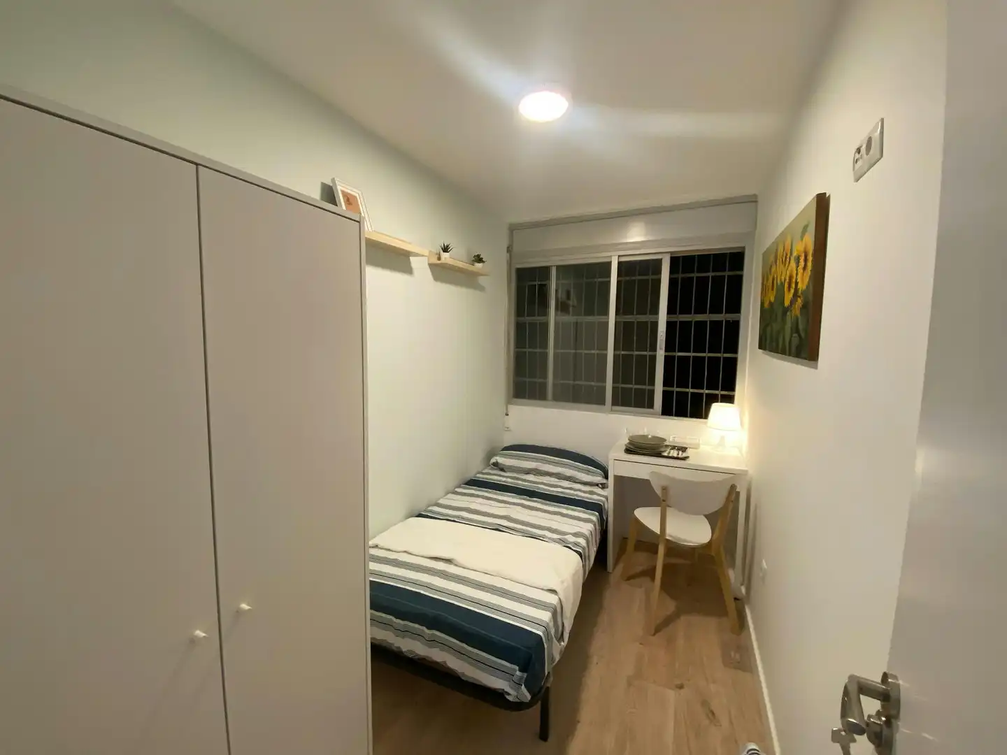 Bedroom of Flat for share in Madrid  with Heating, Furnished and Washing machine