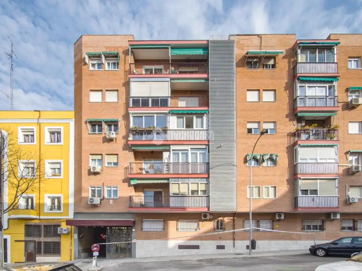 Vista exterior de Piso de alquiler en Madrid con Aire acondicionado, Calefacción y Trastero