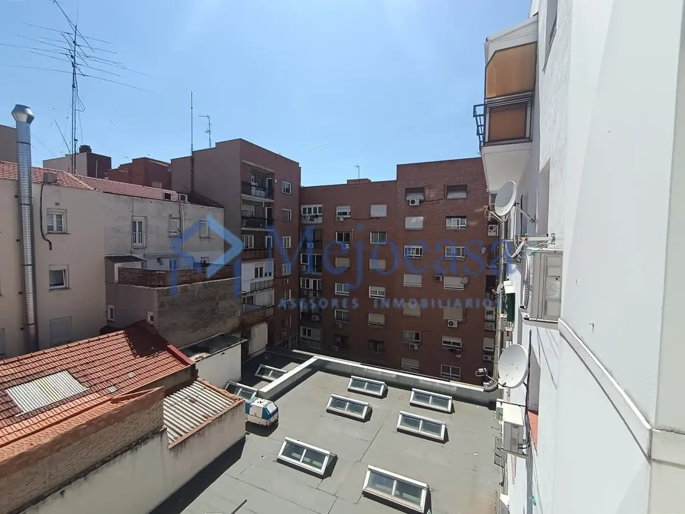 Exterior view of Flat for sale in Madrid  with Heating, Furnished and Oven