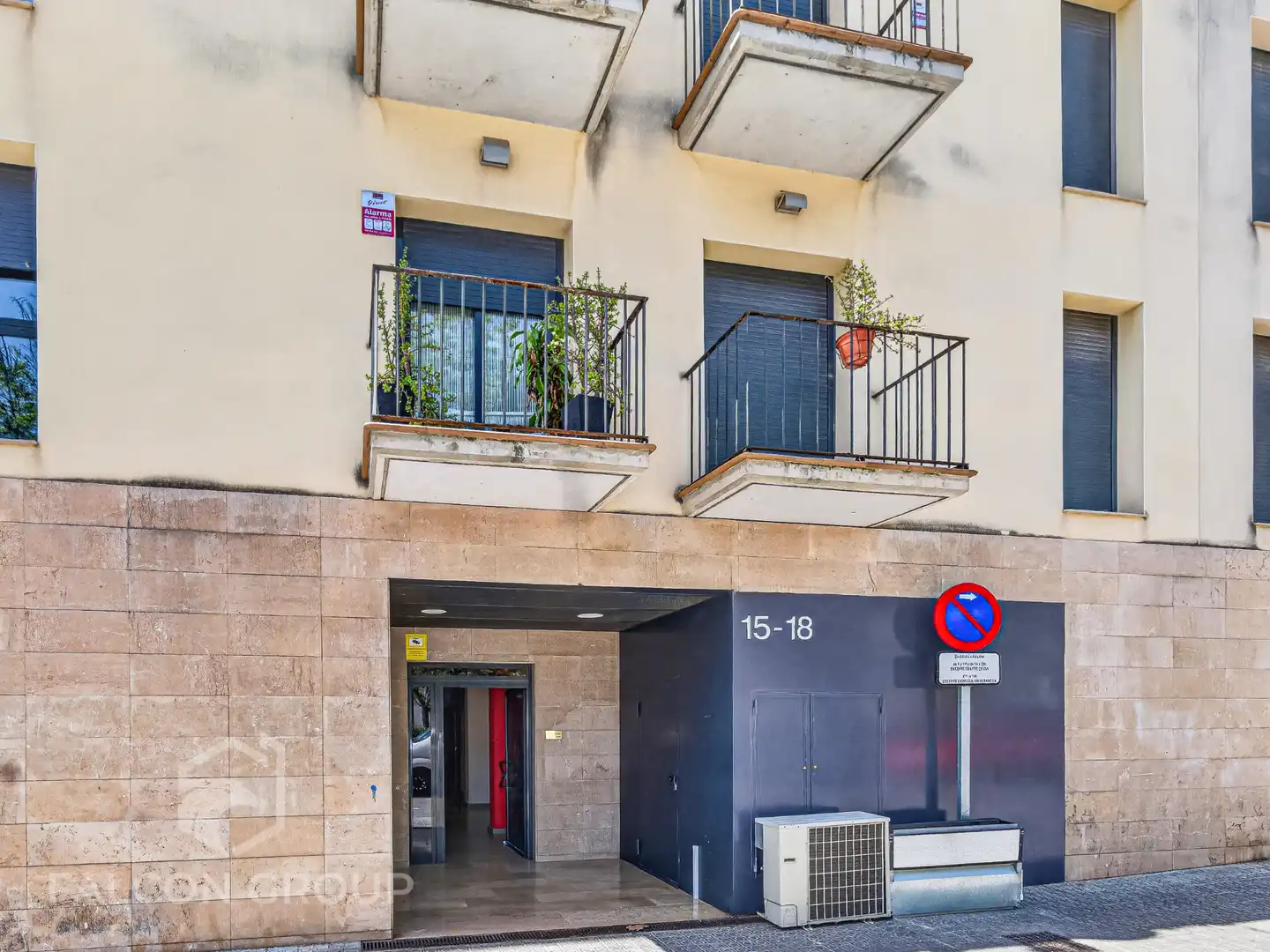 Vista exterior de Piso en venta en Vilanova i la Geltrú con Trastero y Balcón