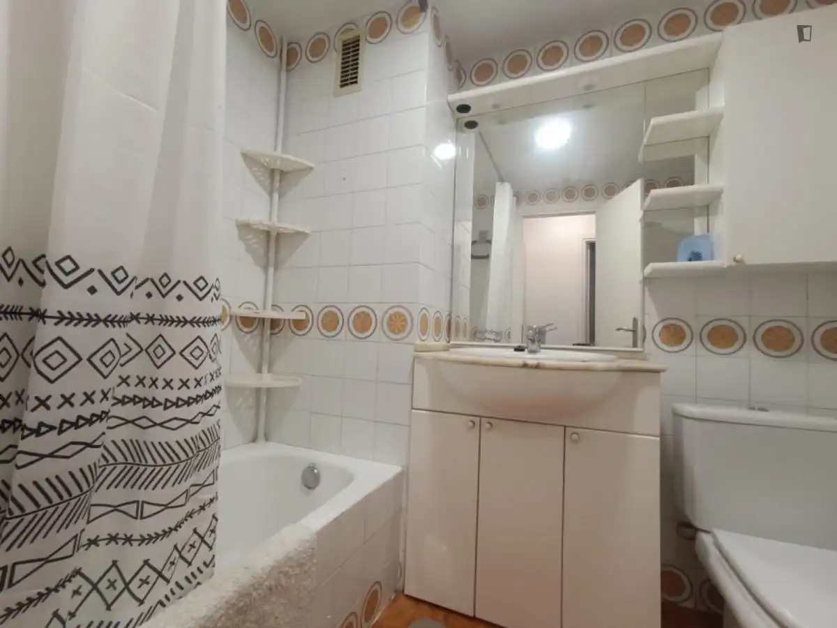 Room in Mendebaldea - Ermitagaña
