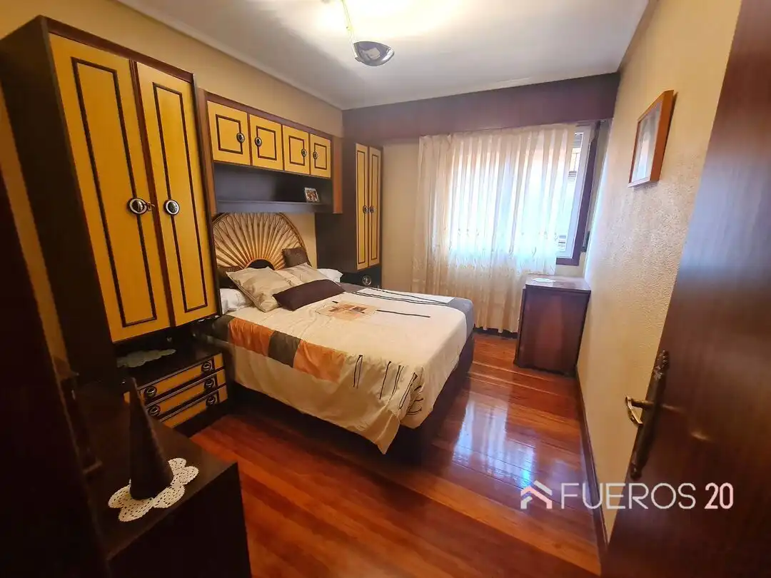 Habitación de Piso en venta en Barakaldo  con Calefacción, Terraza y Trastero
