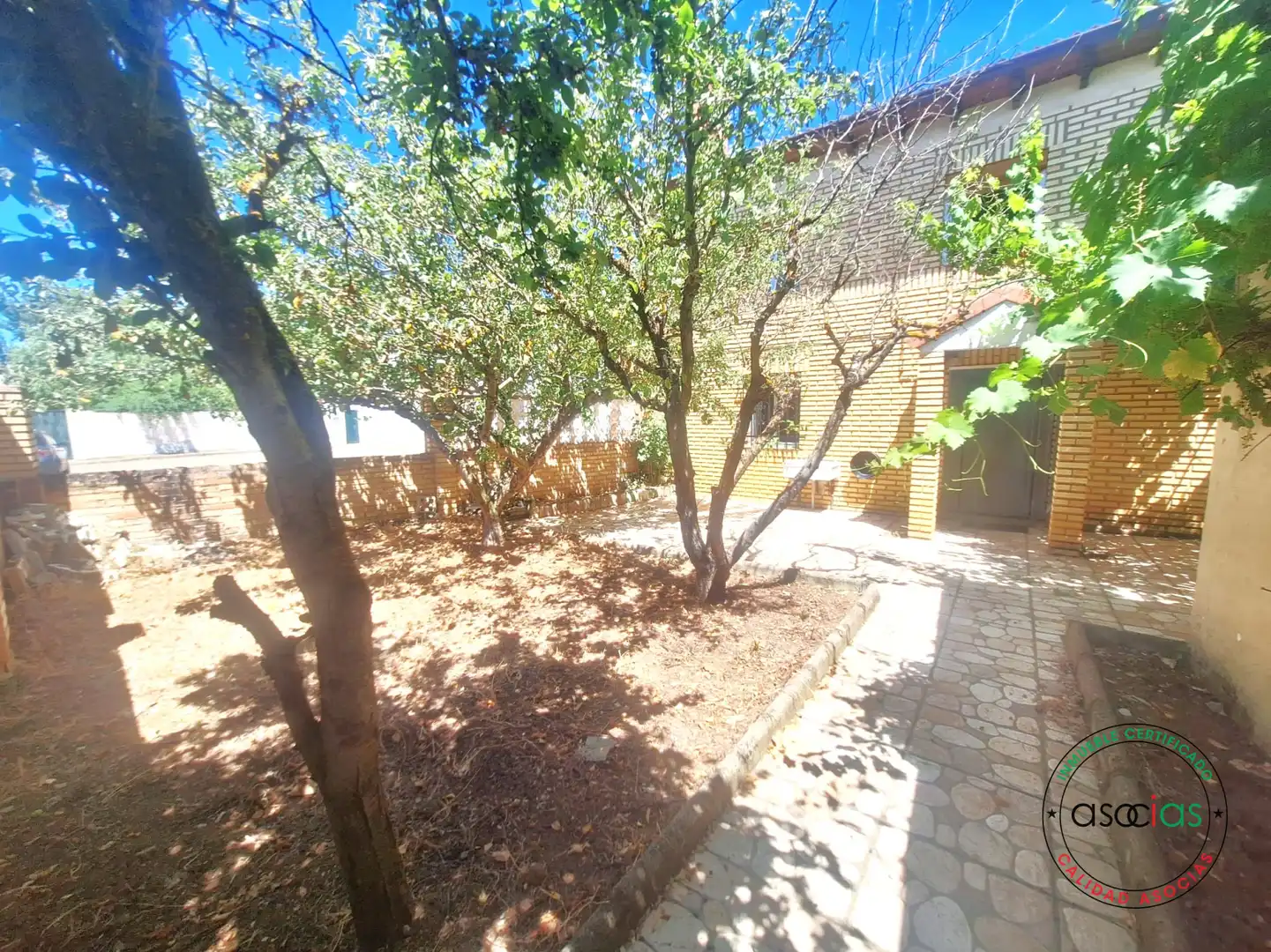 Jardí de Casa o xalet en venda en Villazanzo de Valderaduey amb Jardí privat, Terrassa i Moblat