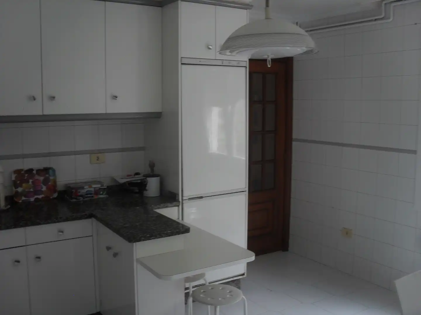 Cuina de Casa o xalet en venda en Vigo  amb Jardí privat, Terrassa i Traster