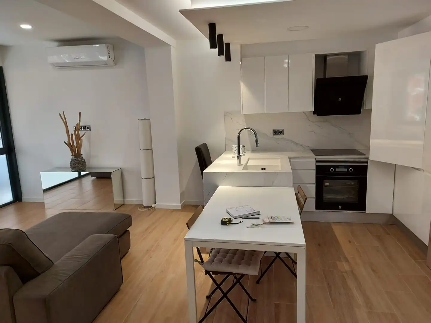 Küche von Wohnung zum Verkauf in Barcelona mit Klimaanlage, Möbliert und Ofen