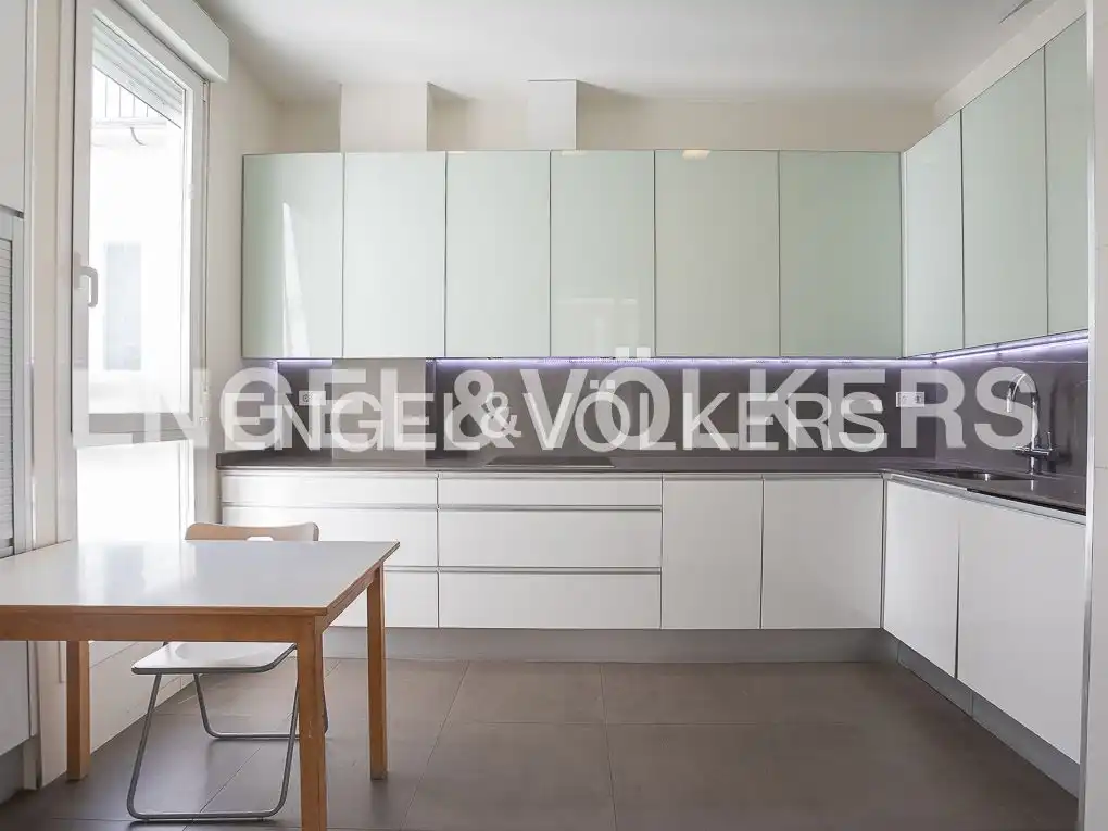 Kitchen of Flat for rent in Valencia  with Air Conditioner, Heating and Parquet flooring
