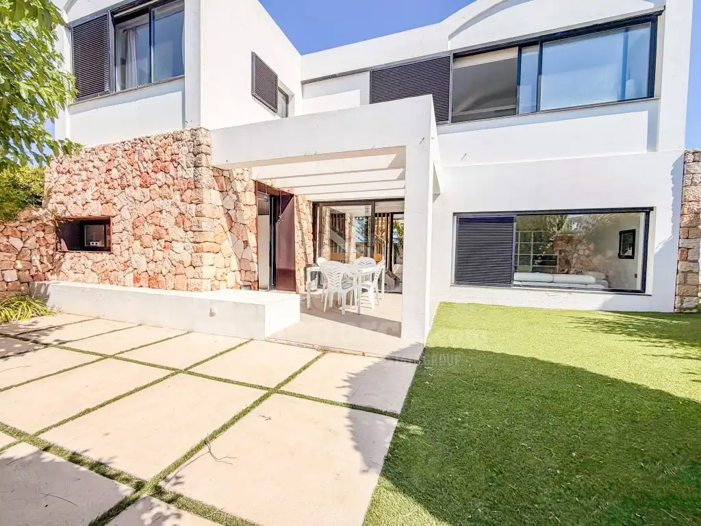 Vista exterior de Casa o xalet en venda en Ciutadella de Menorca amb Aire condicionat, Terrassa i Piscina