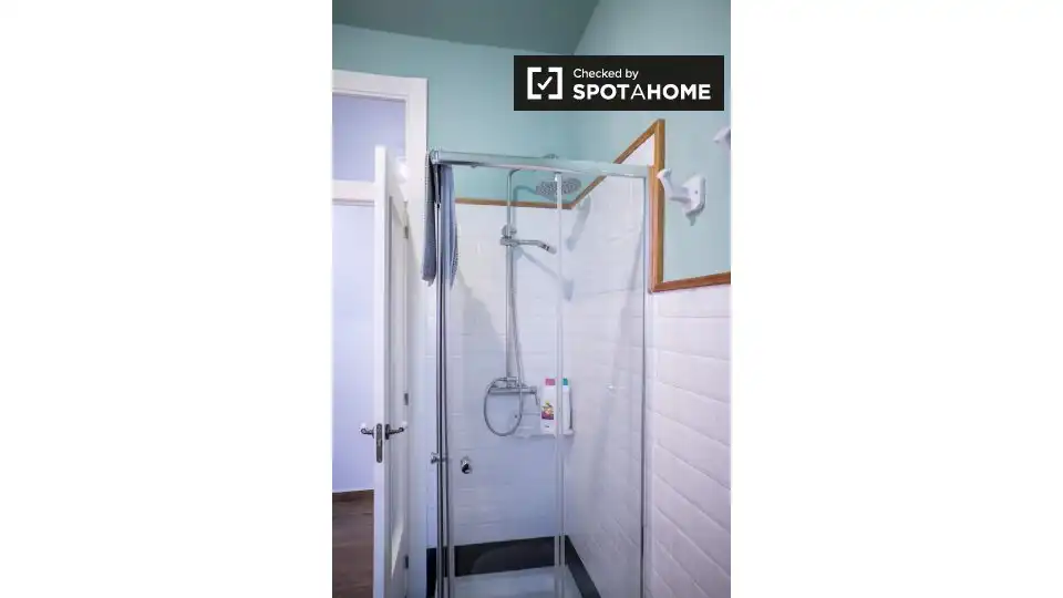 Baño de Piso de alquiler en Valencia con Aire acondicionado, Calefacción y Amueblado