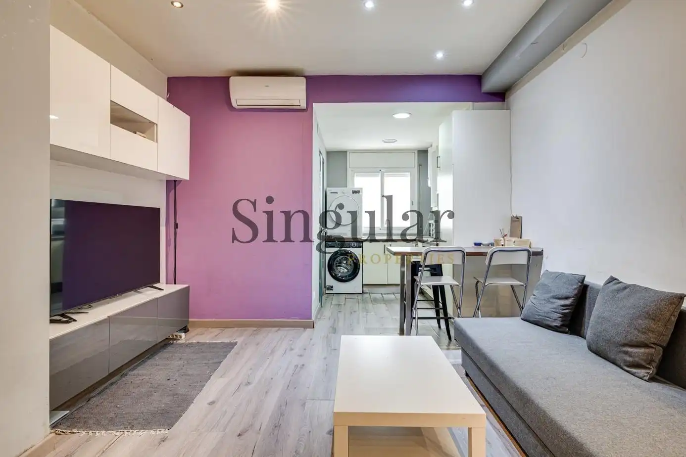 Sala d'estar de Planta baixa en venda en Barcelona amb Aire condicionat i Calefacció
