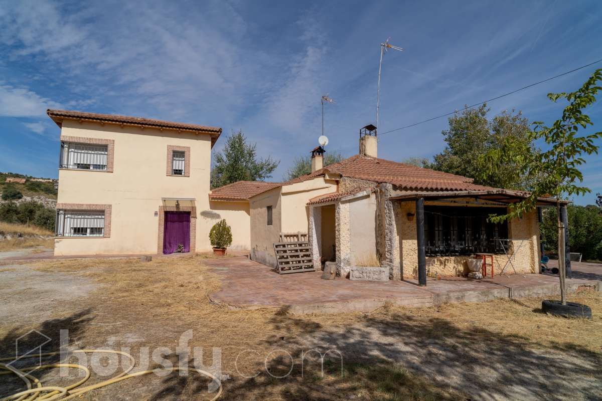 Exterior view of House or chalet for sale in Perales de Tajuña  with Air Conditioner, Heating and Private garden