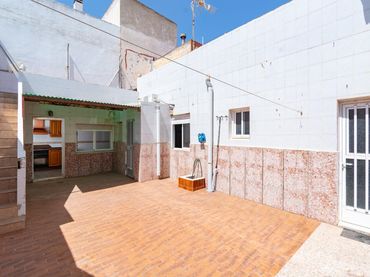 Haus zum Verkauf in Calle Cardona 3