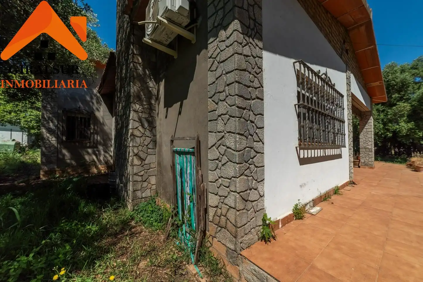 Vista exterior de Casa o xalet en venda en Alcalá de Guadaira amb Aire condicionat, Jardí privat i Terrassa