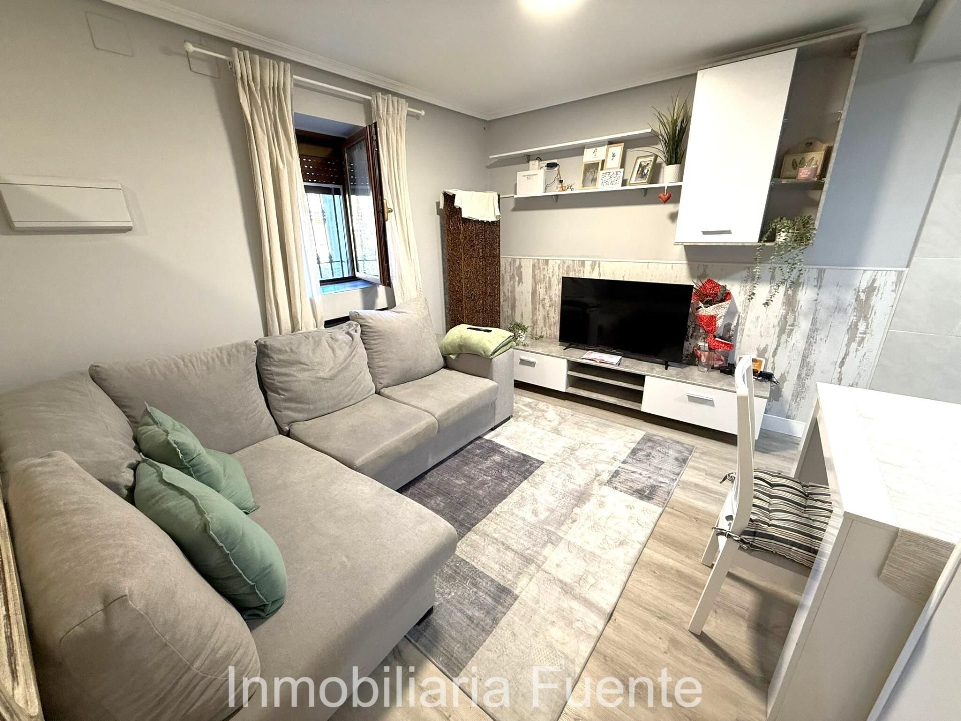 Living room of Planta baja for sale in Güeñes  with Private garden and Furnished