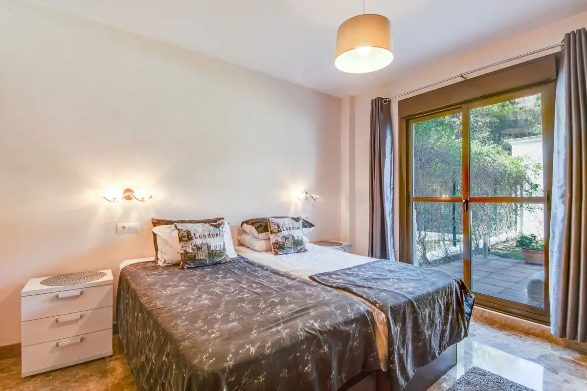 Bedroom of Ground floor for sale in Estepona  with Air Conditioner, Private garden and Terrace