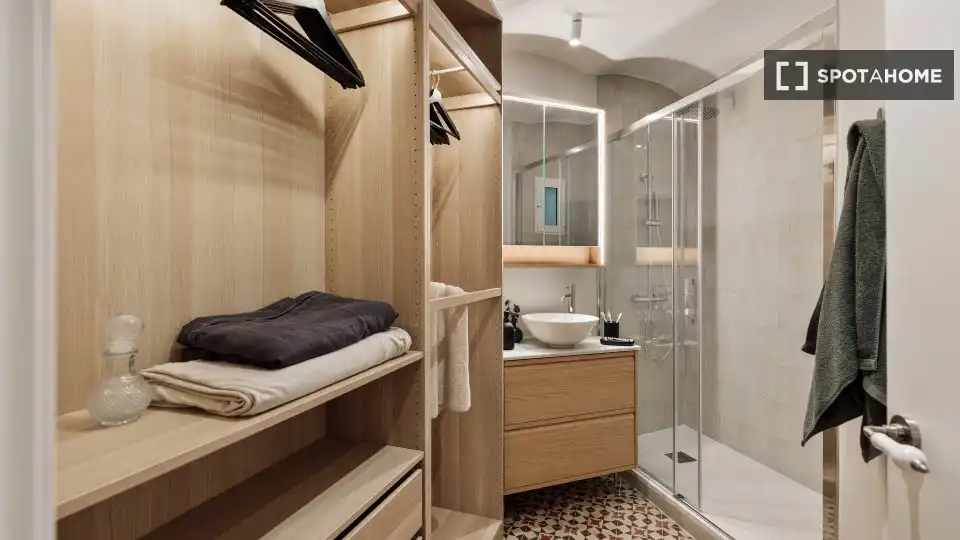 Badezimmer von Wohnung zur Miete in Barcelona mit Klimaanlage, Heizung und Möbliert