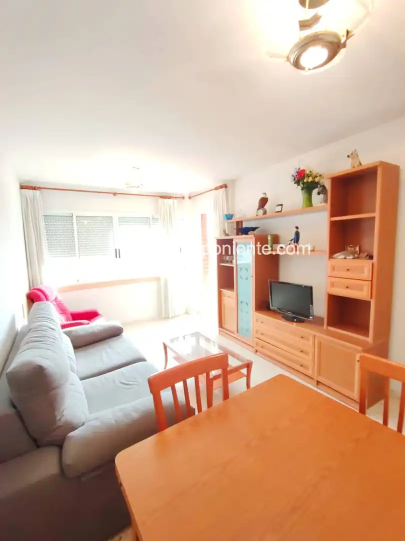 Sala de estar de Apartamento de alquiler en Benidorm con Aire acondicionado, Terraza y Amueblado