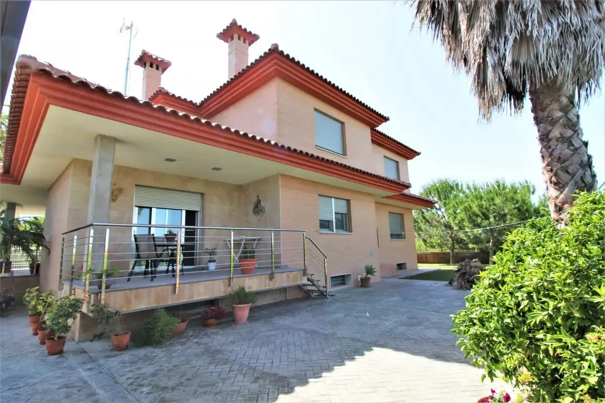 Vista exterior de Casa o xalet en venda en Murcia amb Aire condicionat, Jardí privat i Moblat
