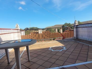 Villa avec balcon à vendre à Calle los Guijos 58