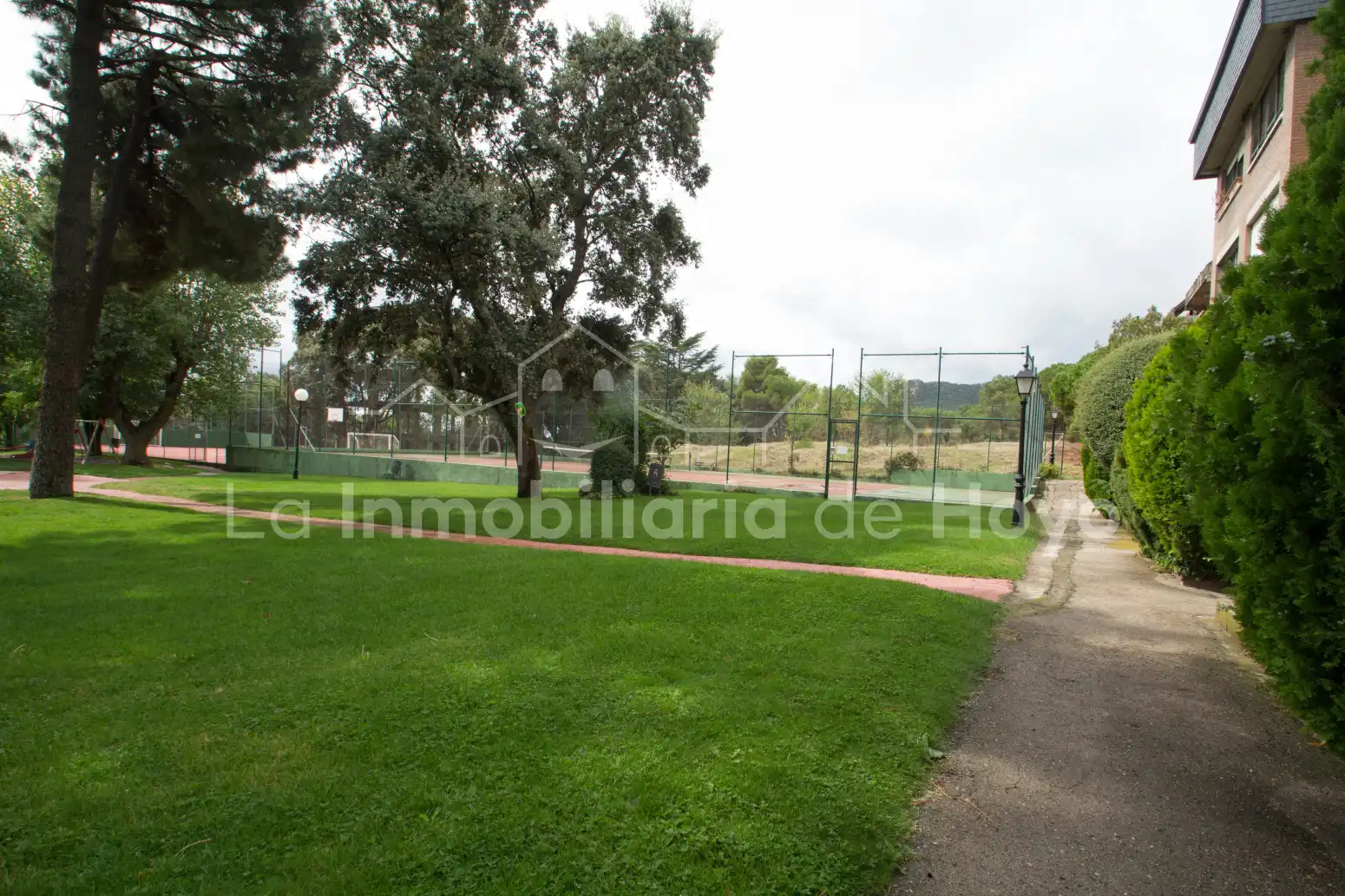 Garten von Wohnung zum Verkauf in Hoyo de Manzanares mit Heizung, Privatgarten und Abstellraum