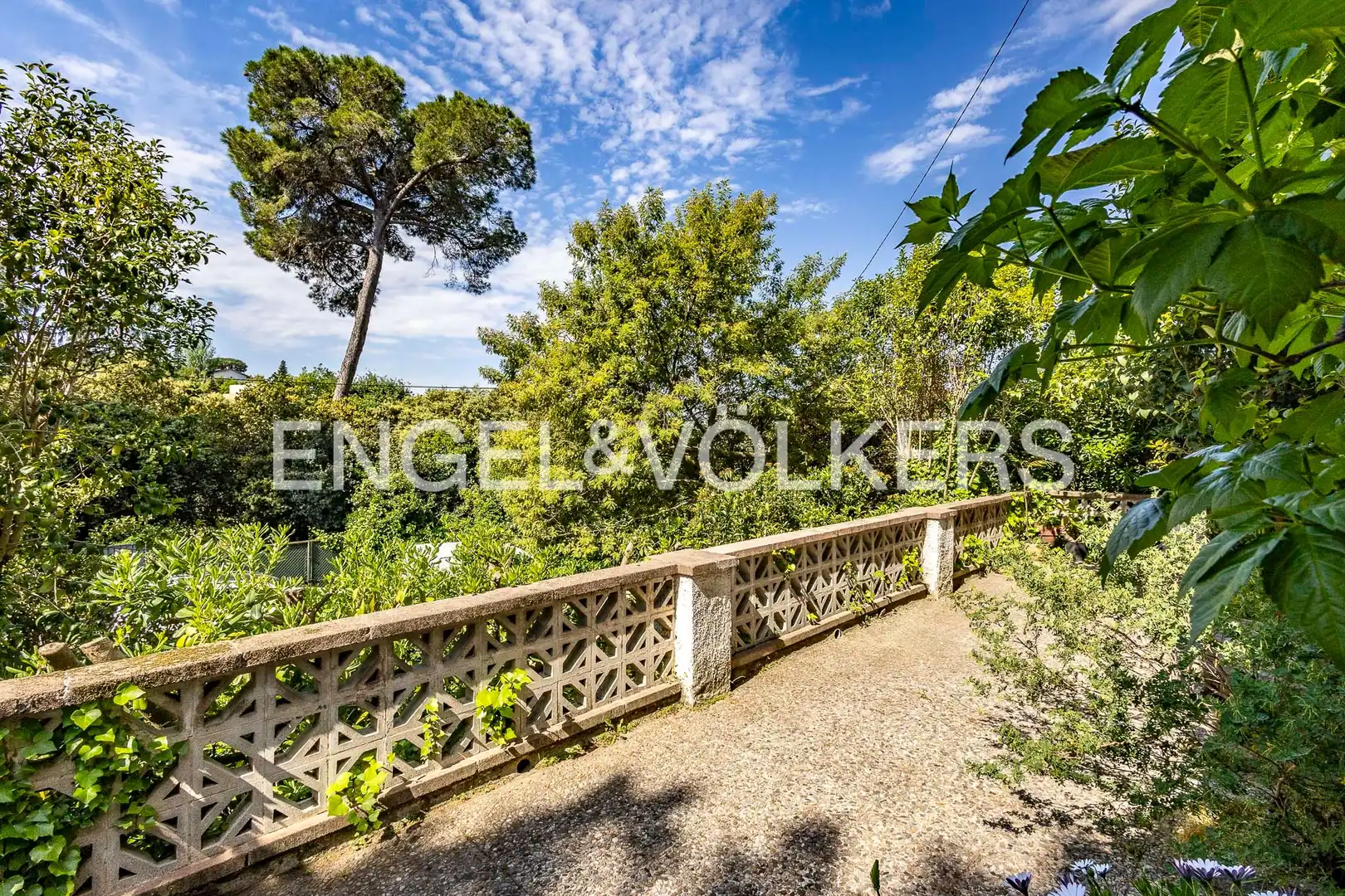 Terrassa de Casa o xalet en venda en Sant Cugat del Vallès amb Calefacció, Jardí privat i Parquet