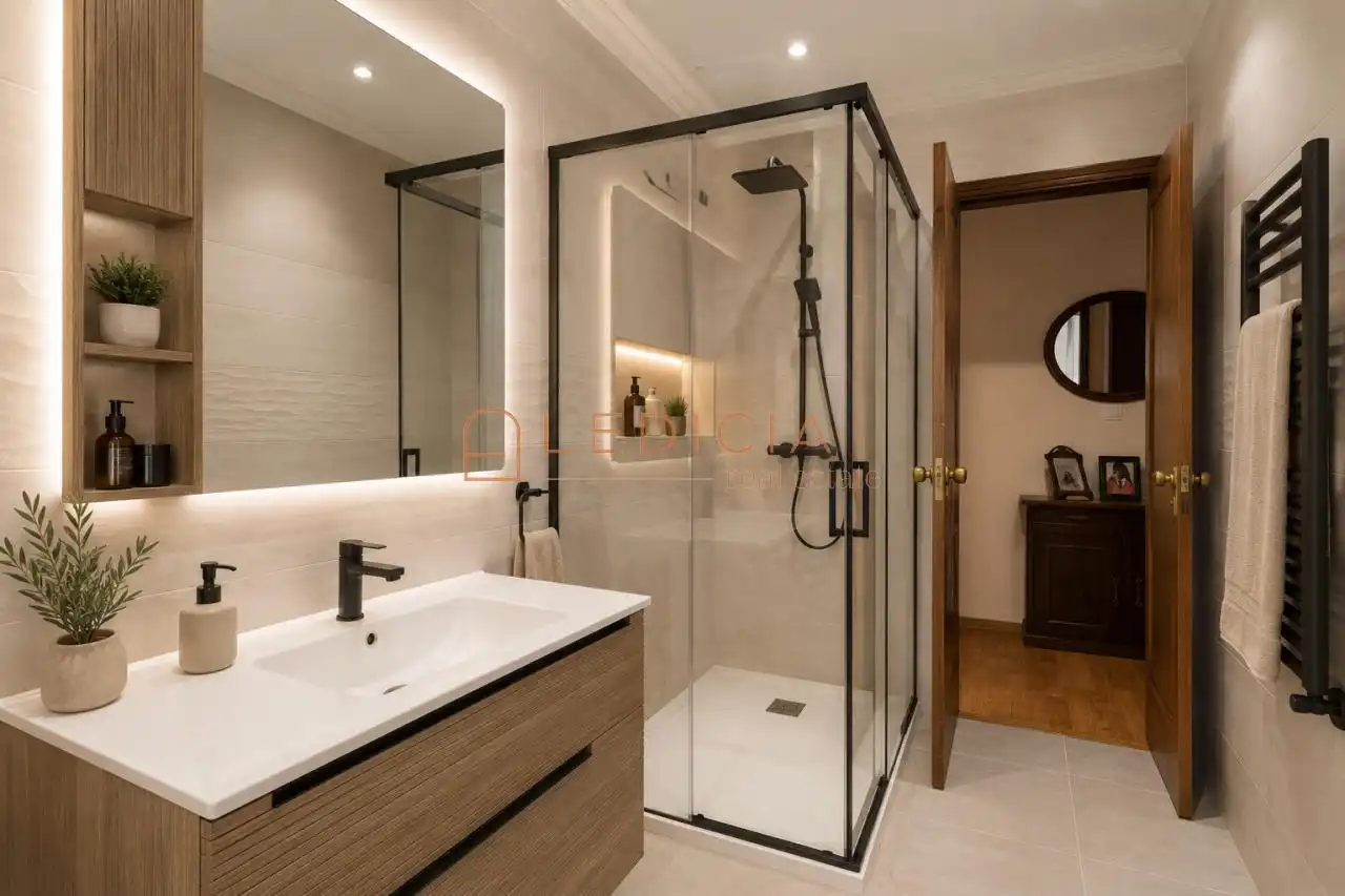 Bathroom of Houses for sale in Vigo   with Heating, Terrace and Storage room