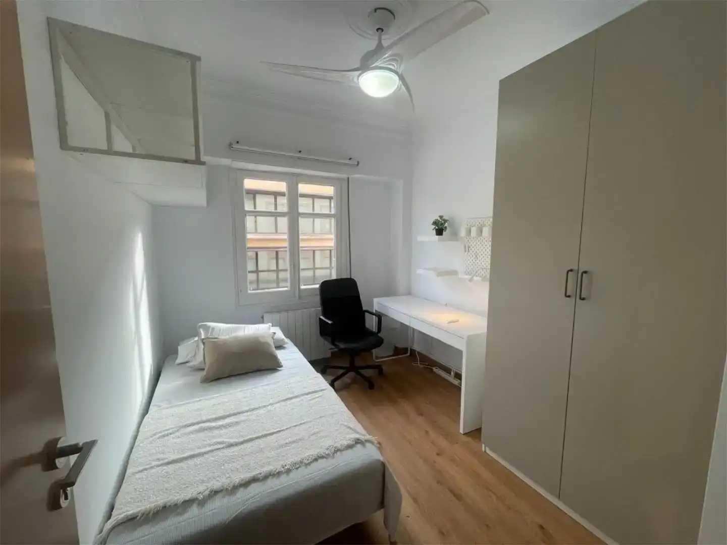 Schlafzimmer von Wohnung zur Miete in  Valencia Capital
