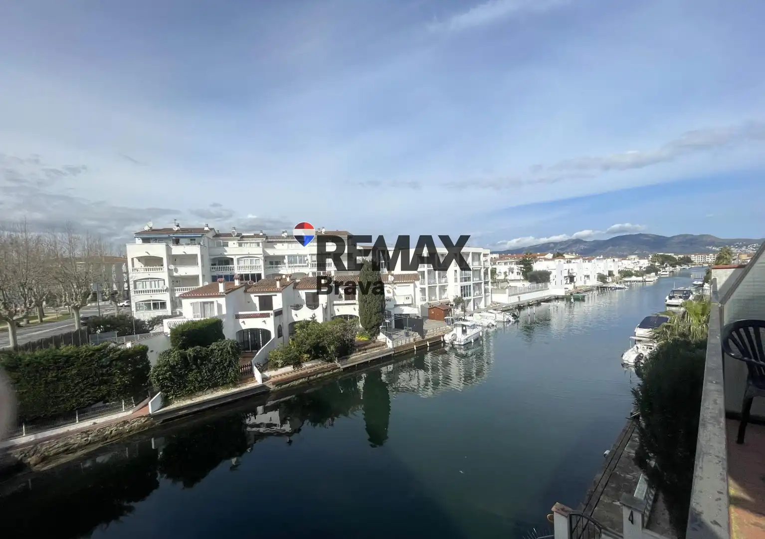 Vista exterior de Piso en venta en Empuriabrava con Amueblado y Balcón