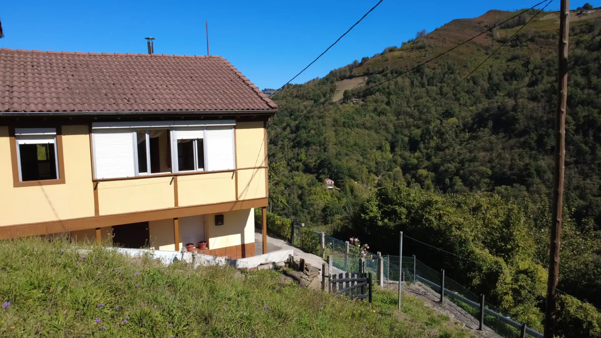 Casa aparellada amb terrassa en venda a N/A