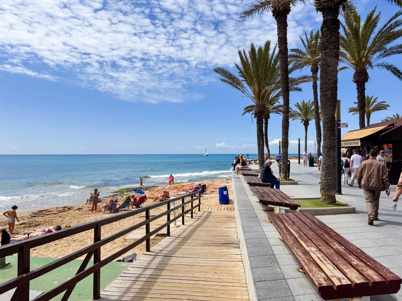 Vista exterior de Pis en venda en Torrevieja amb Aire condicionat, Calefacció i Terrassa