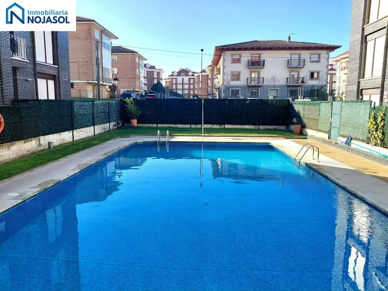Piscina de Apartamento en venta en Ris
