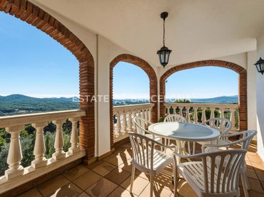Casa con piscina in vendita a Nou Barris
