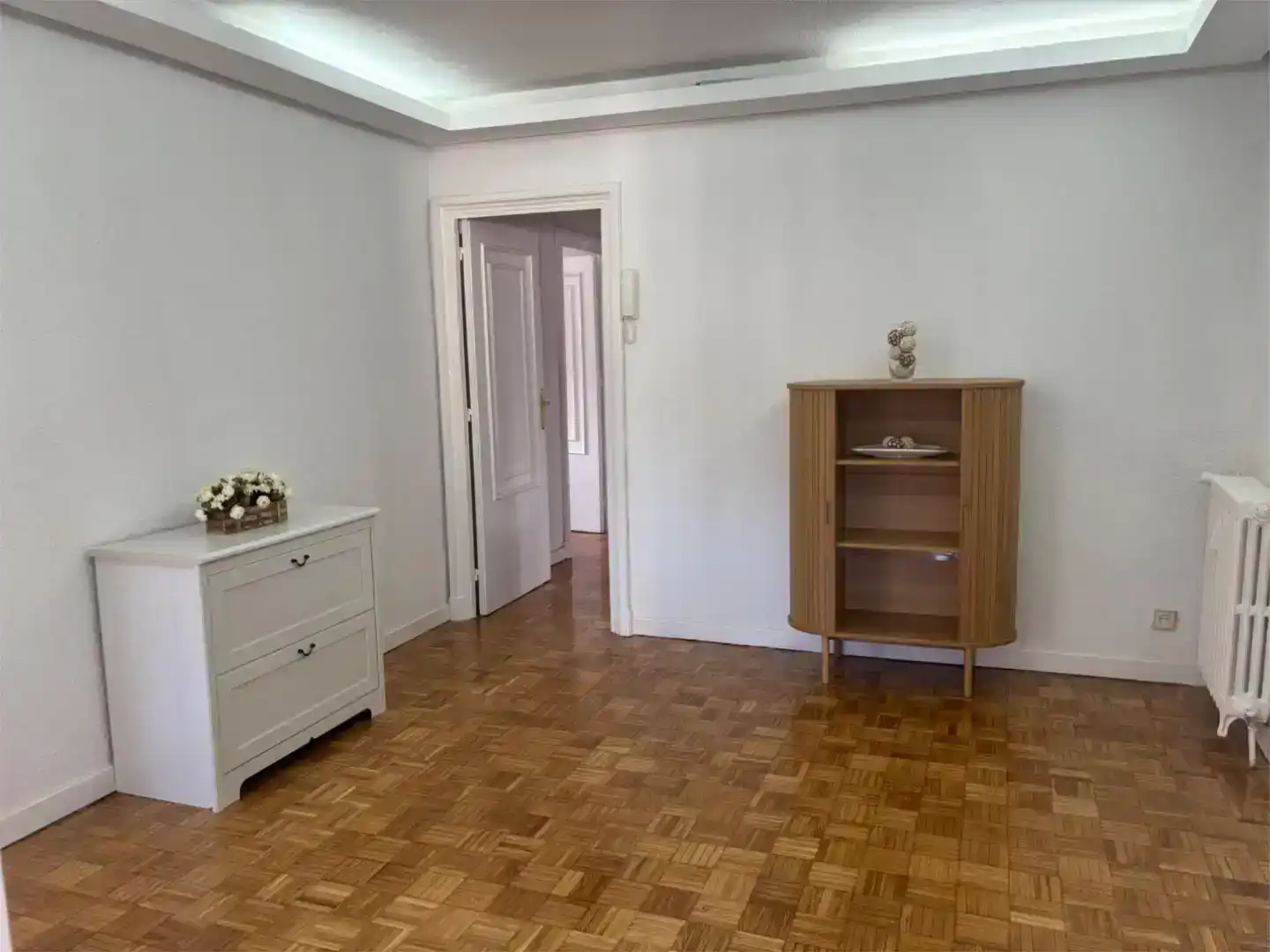 Sala d'estar de Pis de lloguer en Ávila amb Parquet, Moblat i Balcó