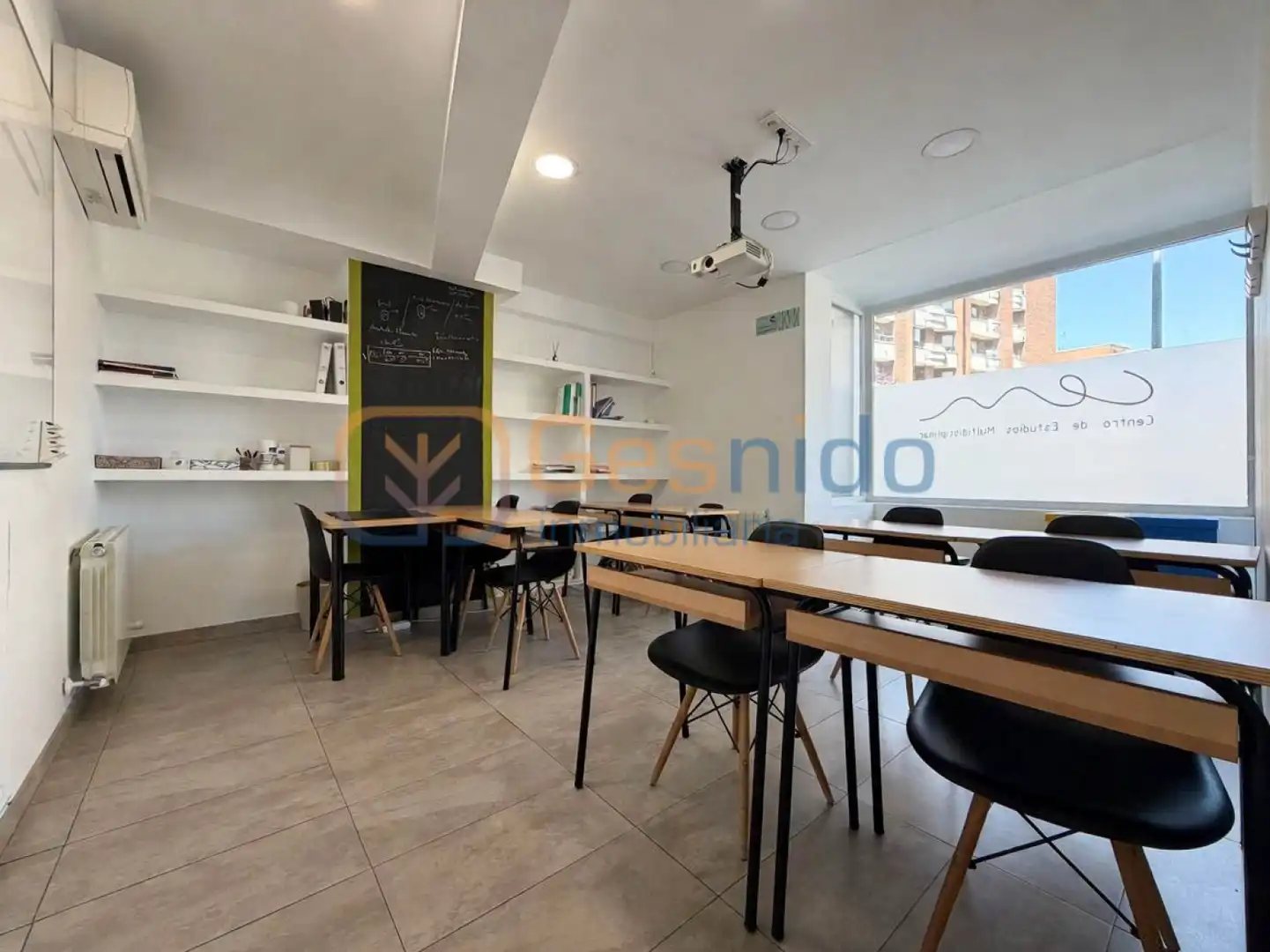 Commercial properties for rent in Segovia  with Air Conditioner