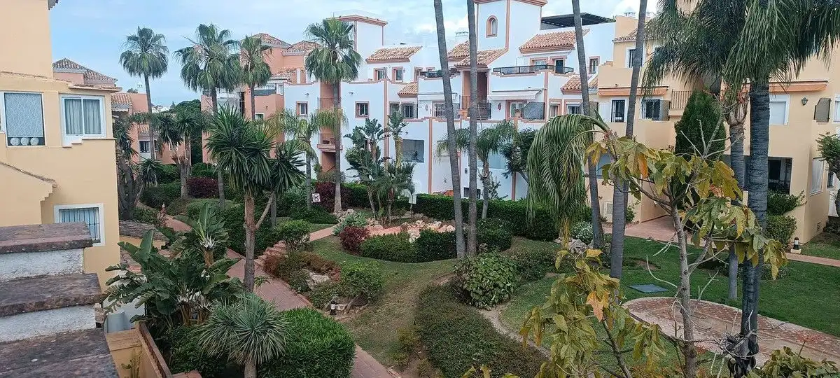 Vista exterior de Ático en venta en Marbella con Aire acondicionado, Calefacción y Terraza