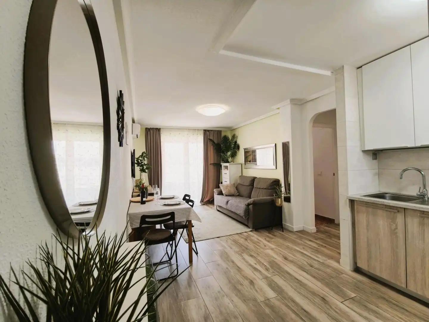 Living room of Apartments for sale in Cuenca  with Air Conditioner, Terrace and Furnished
