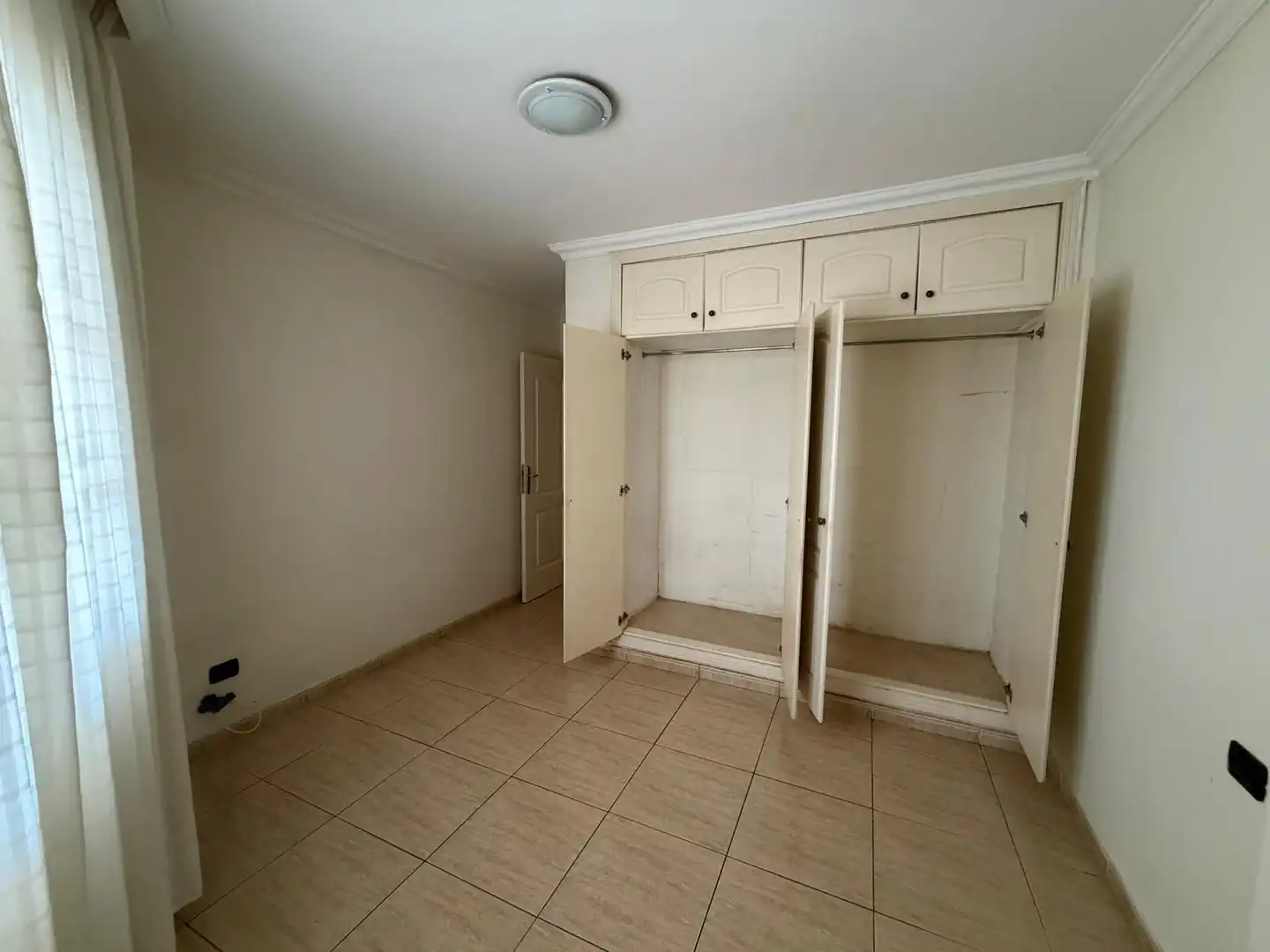 Bedroom of Flat for sale in San Cristóbal de la Laguna  with Washing machine