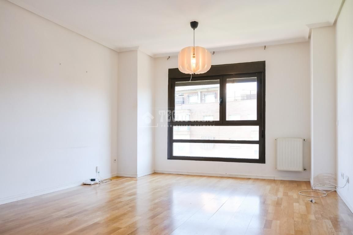 Sala d'estar de Pis en venda en  Madrid Capital amb Aire condicionat, Calefacció i Piscina comunitària