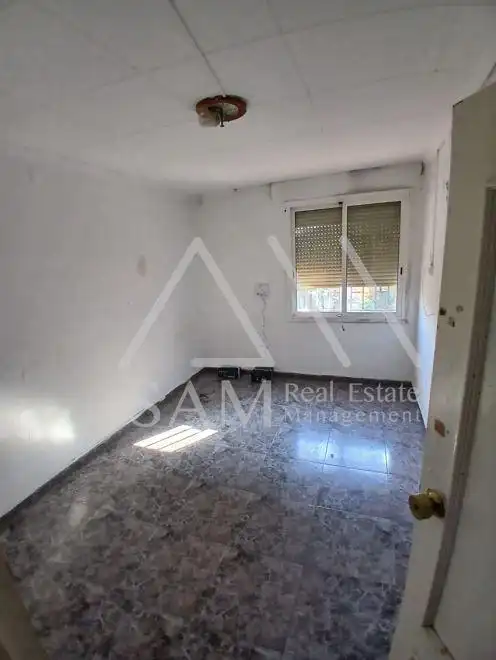 Planta baja en venta en Ciutat Meridiana
