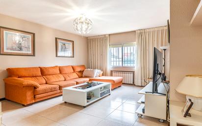 Living room of Planta baja for sale in Pozuelo de Alarcón  with Heating and Private garden