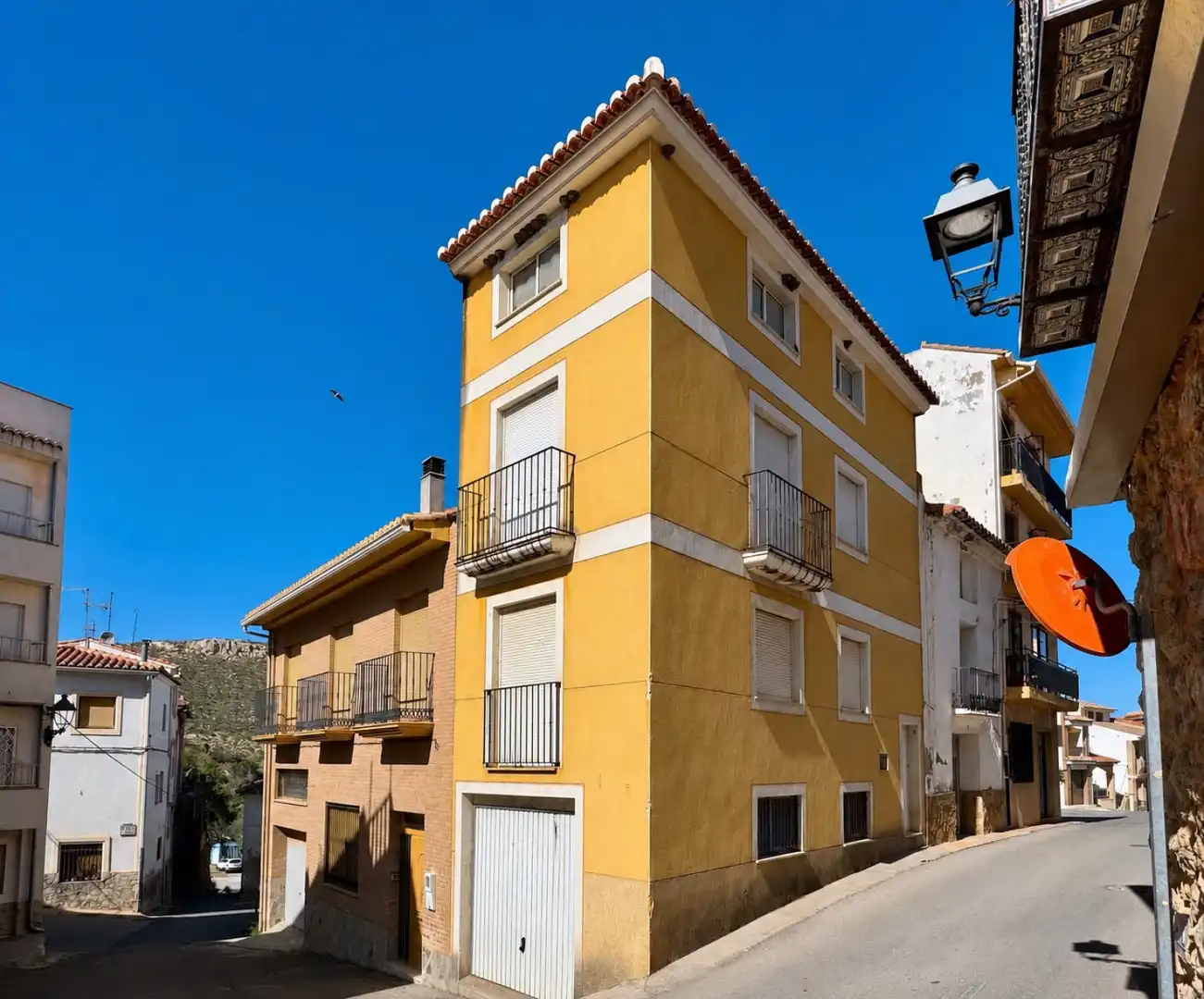 Vista exterior de Casa o xalet en venda en Toràs amb Balcó
