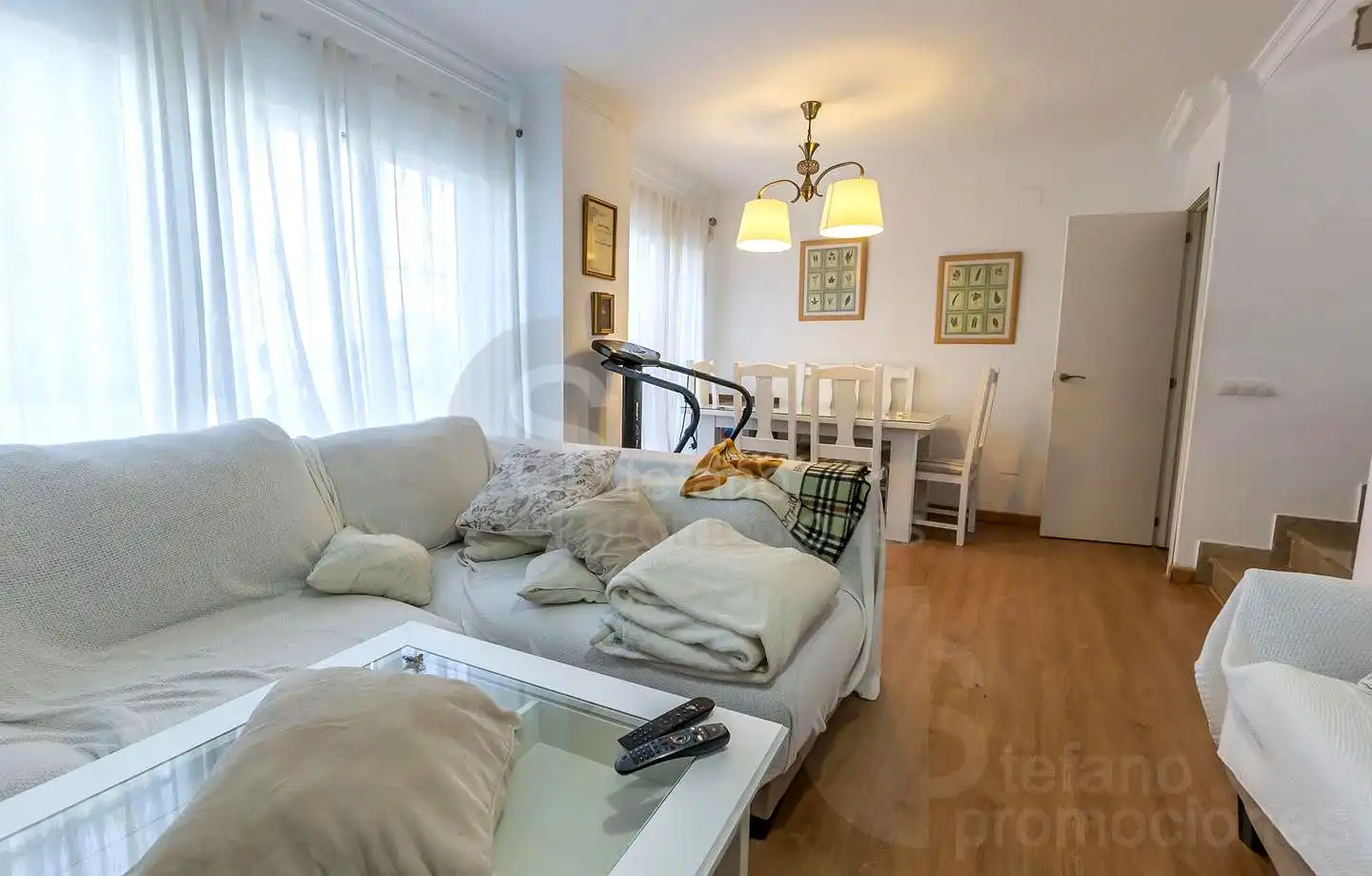Sala d'estar de Casa adosada en venda en Málaga amb Aire condicionat, Calefacció i Jardí privat