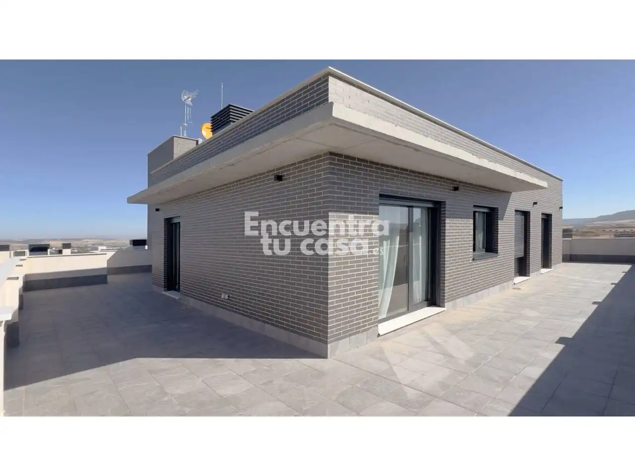 Außenansicht von Dachboden zur Miete in Guadalajara mit Klimaanlage, Heizung und Terrasse