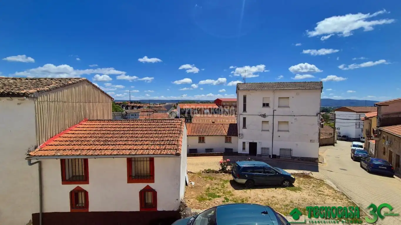 Vista exterior de Casa adosada en venda en Lanzahíta amb Aire condicionat i Calefacció