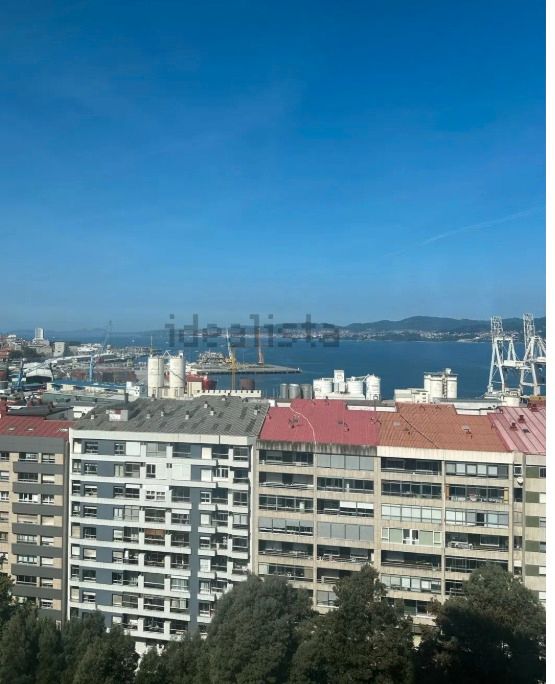 Vista exterior de Pis de lloguer en Vigo  amb Calefacció, Jardí privat i Parquet